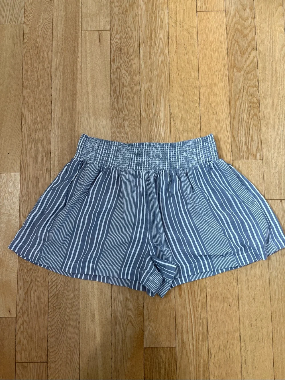 American Eagle Striped Smocked Dolphin Shorts Blue White Coastal Linen Look S